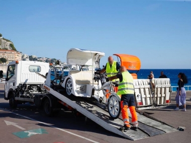 11 taxi bikes seized by for iligally transporting tourists  on Place Massena and the Promenade des Anglais